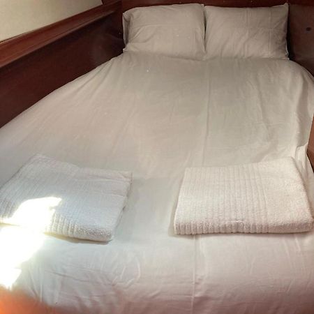 Sea Bloom - Sleep & Sail In Tejo Hotel Lisboa Ngoại thất bức ảnh
