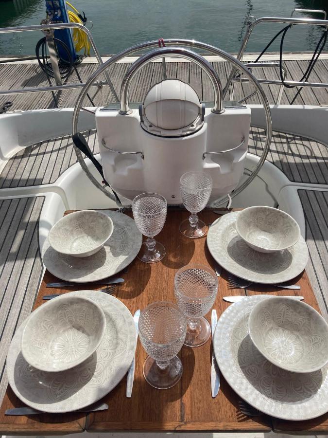 Sea Bloom - Sleep & Sail In Tejo Hotel Lisboa Ngoại thất bức ảnh