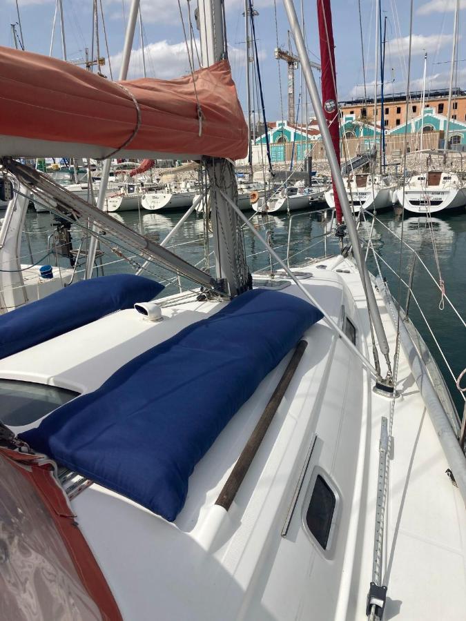 Sea Bloom - Sleep & Sail In Tejo Hotel Lisboa Ngoại thất bức ảnh