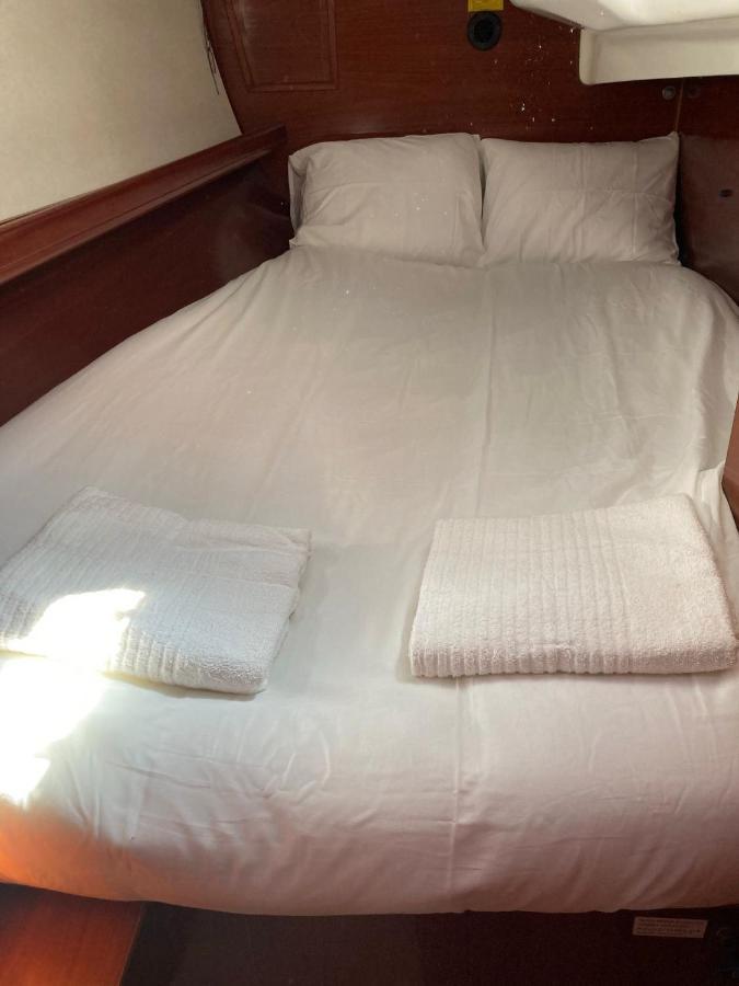 Sea Bloom - Sleep & Sail In Tejo Hotel Lisboa Ngoại thất bức ảnh