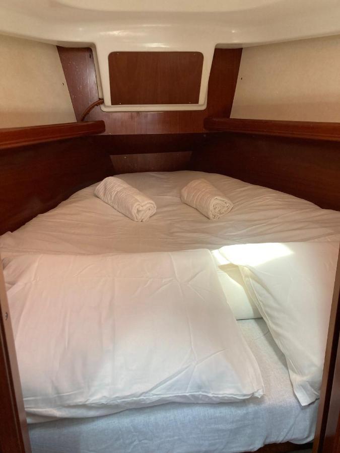 Sea Bloom - Sleep & Sail In Tejo Hotel Lisboa Ngoại thất bức ảnh